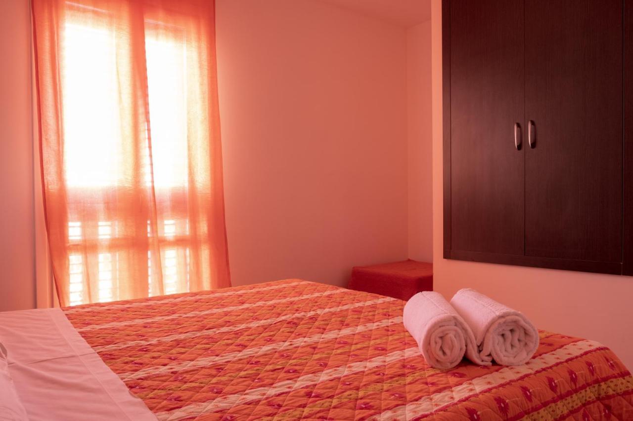 Orsola Apartments Фавиняна Екстериор снимка