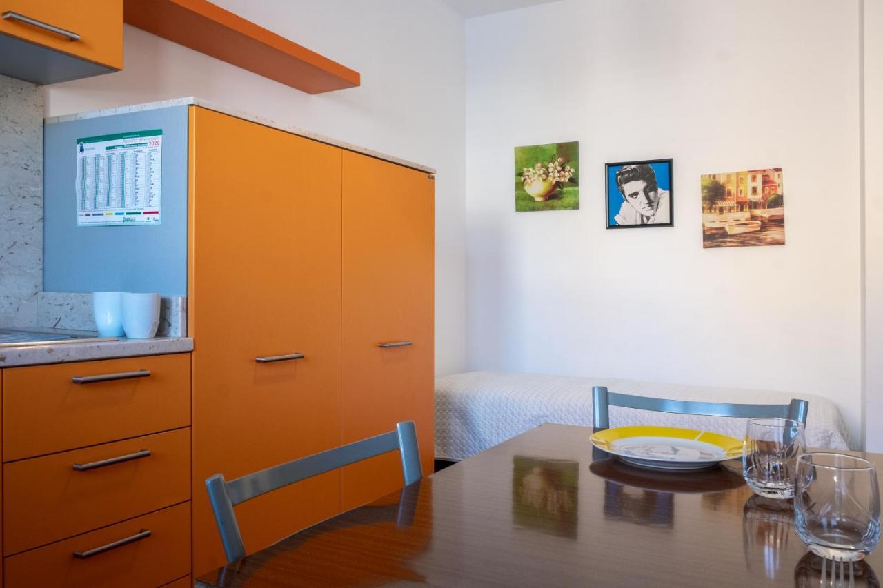 Orsola Apartments Фавиняна Екстериор снимка